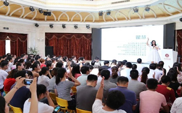 2018年9月，優佳加在白沙洲開展的家長講座
